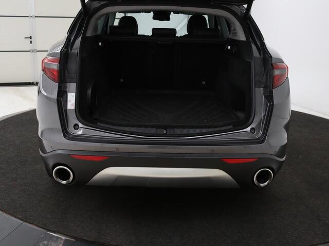 Alfa Romeo Stelvio 2.0 T Q4 Super | Camera | Sportstoelen | Xenon | Navigatie | Elektrische achterklep | Cruise control