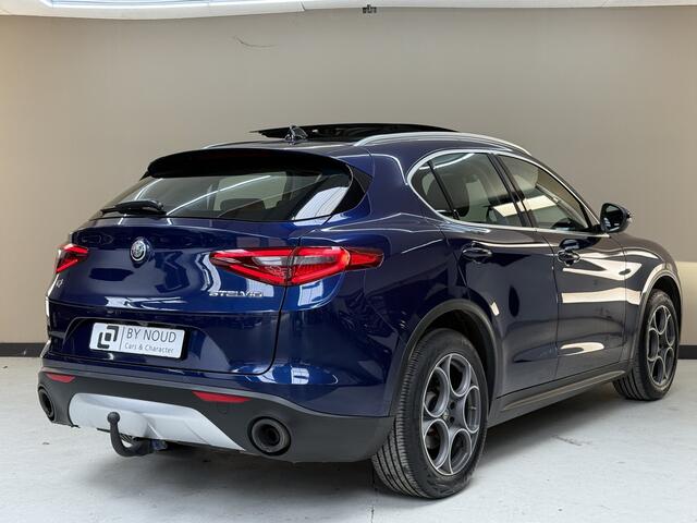 Alfa Romeo Stelvio 2.0 T AWD Super, 280Pk, 2017, 2de eigenaar, Volledig leder, Panoramadak, Harman kardon, BTW auto, Stoel+stuur verwarming, Memory stoelen, trekhaak, Cruise control, Climate control, Achteruitrijcamera,