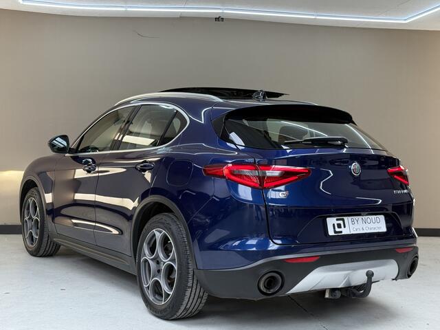 Alfa Romeo Stelvio 2.0 T AWD Super, 280Pk, 2017, 2de eigenaar, Volledig leder, Panoramadak, Harman kardon, BTW auto, Stoel+stuur verwarming, Memory stoelen, trekhaak, Cruise control, Climate control, Achteruitrijcamera,