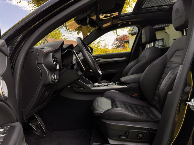 Alfa Romeo Stelvio 2.0 T GME AWD Competizione | BTW! | Carplay | 21inch | Schuifdak | H+K | Full!