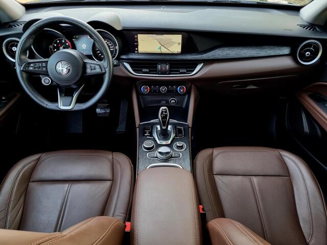 Alfa Romeo Stelvio 2.0 T AWD Super Q4 Automaat / Lederen Bekleding / Cruise Control Adaptief / Elektr. Achterklep / Elektr. Stoelen / Navigatie / Camera / Lichtmetalen Winterset Meerprijs ¤499,-