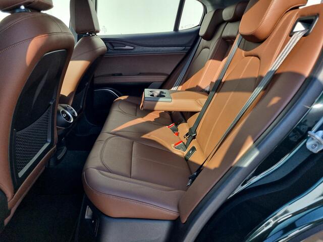 Alfa Romeo Stelvio 2.0 T AWD Super Q4 Automaat / Lederen Bekleding / Cruise Control Adaptief / Elektr. Achterklep / Elektr. Stoelen / Navigatie / Camera / Lichtmetalen Winterset Meerprijs ¤499,-