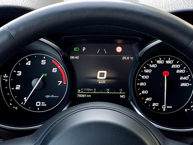 Alfa Romeo Stelvio 2.0 T AWD Super Q4 Automaat / Lederen Bekleding / Cruise Control Adaptief / Elektr. Achterklep / Elektr. Stoelen / Navigatie / Camera / Lichtmetalen Winterset Meerprijs ¤499,-