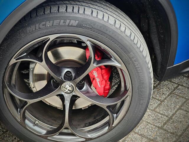 Alfa Romeo Stelvio 2.0 T AWD B-Tech 280 PK / PANO / ADAPT. CRUISE / LEDER DASH. / NL AUTO