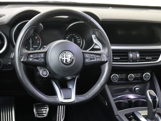 Alfa Romeo Stelvio 2.0 T AWD Veloce daptieve Cruise | Schuifkantel dak | Sportstoelen |