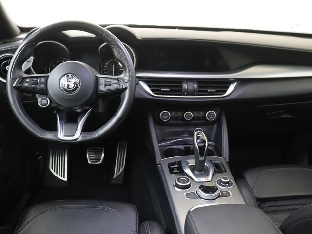 Alfa Romeo Stelvio 2.0 T AWD Veloce daptieve Cruise | Schuifkantel dak | Sportstoelen |