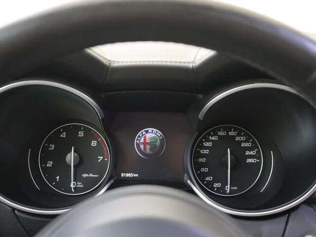 Alfa Romeo Stelvio 2.0 T AWD Veloce daptieve Cruise | Schuifkantel dak | Sportstoelen |