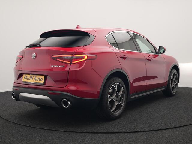 Alfa Romeo Stelvio 2.0 T AWD Super Q4 200pk Dealer O.H | Trekhaak Afn. | Lederen Sportstoelen Memory | Camera | 19"L.M | BLIS | bi Xenon | Stuurverwarming | El. Achterklep |