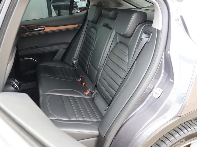 Alfa Romeo Stelvio 2.0 T AWD First Edition Q4 | Leder | Navi | Cam | Stoel. Stuur Verw. |