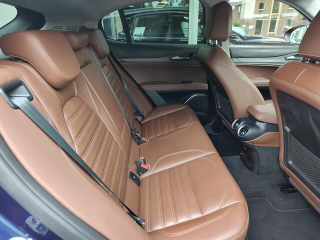 Alfa Romeo Stelvio 2.0 T AWD Ti AUTOMAAT Bruin leder | Trekhaak wegklapbaar | Stoelverwarming