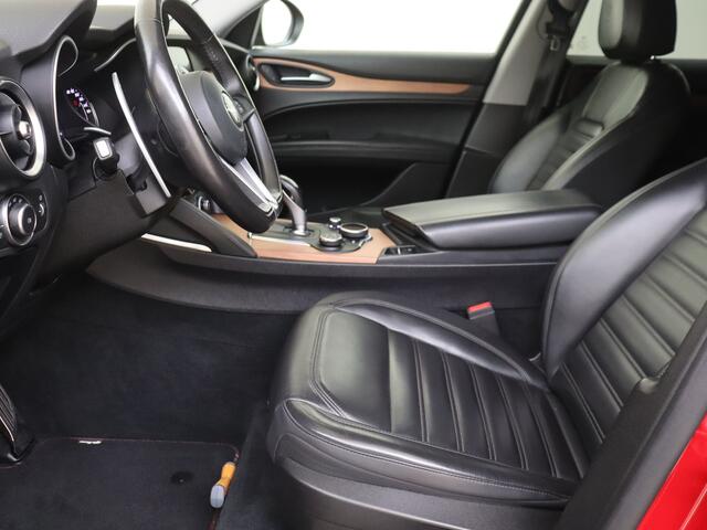 Alfa Romeo Stelvio 2.0 T AWD First Edition | Leder interieur | Navigatie | verwarmbare en elek. verstelbare stoelen |