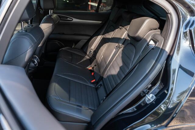 Alfa Romeo Stelvio 2.0 T 280pk GME AWD Veloce My24 Leder Dashboard HK