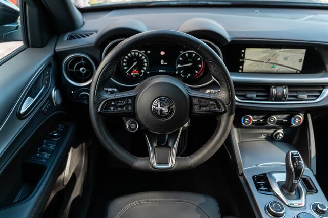 Alfa Romeo Stelvio 2.0 T 280pk GME AWD Veloce My24 Leder Dashboard HK