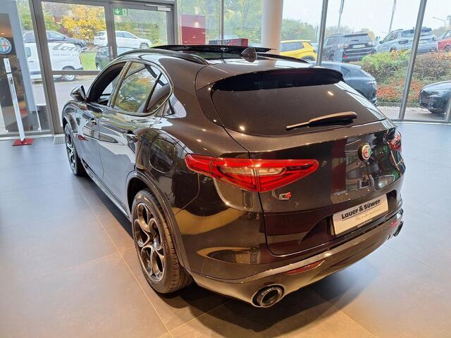 Alfa Romeo Stelvio 2.0 T AWD Veloce 280PK Pano Dak Soundsysteem Theatre 400 Watt 20 Inch Leer Camera stuurwiel verwarmd ACC