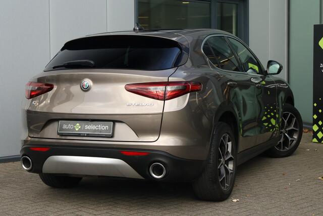 Alfa Romeo Stelvio 2.0 T AWD Super / Pano / Camera