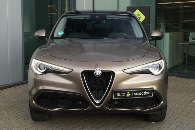 Alfa Romeo Stelvio 2.0 T AWD Super / Pano / Camera