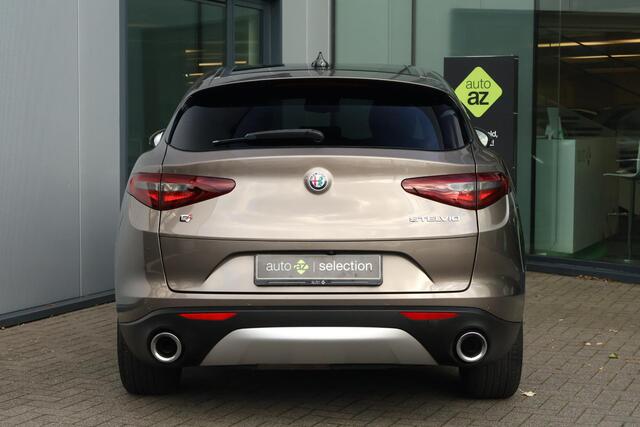 Alfa Romeo Stelvio 2.0 T AWD Super / Pano / Camera
