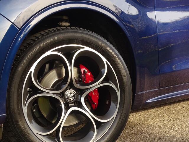 Alfa Romeo Stelvio 2.0 T AWD 310PK Veloce | Carplay | Customized | Schuifdak | Cognac Leer | Squadra