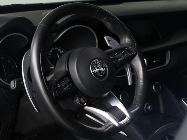 Alfa Romeo Stelvio 2.0 T AWD Veloce | Adap. Cruise Control | Sportstoelen | Schakelflippers | 20" velgen | Stoel- en stuurverwarming