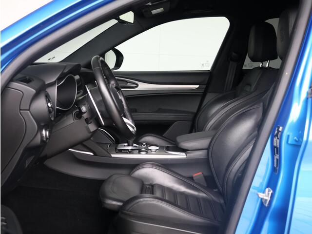 Alfa Romeo Stelvio 2.0 T AWD Veloce | Adap. Cruise Control | Sportstoelen | Schakelflippers | 20" velgen | Stoel- en stuurverwarming