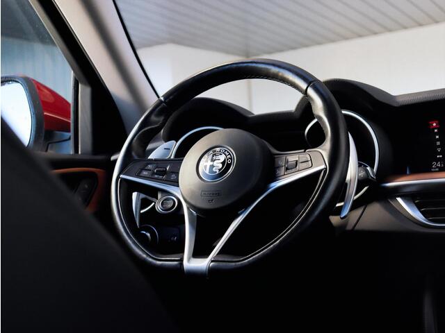 Alfa Romeo Stelvio 2.0 T AWD First Edition | Schakelflippers | Memory | Stoel & stuur verwarming |