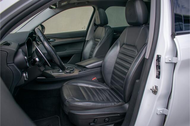 Alfa Romeo Stelvio 2.0 T AWD First Edition Pano-20"-Trekhaak-Keyless-Camera-Leer