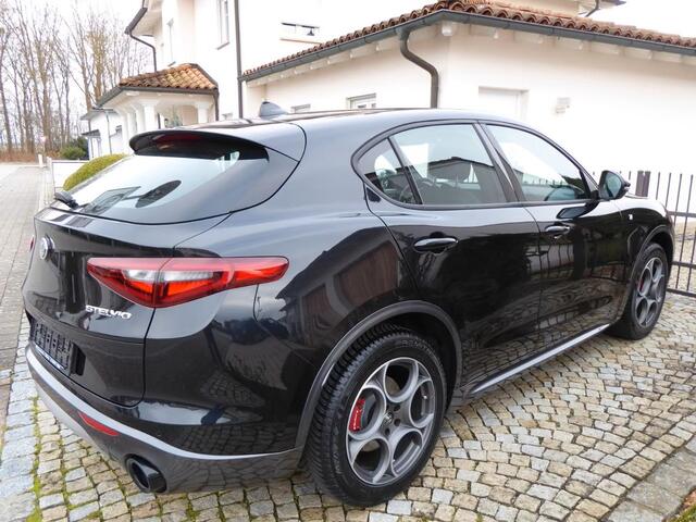 Alfa Romeo Stelvio 2.0T Q4 Ti (206kW/280pk) ** Bi-XENON/LED, NAVI+, LEDER, ACC, 19-inch LMV, MEM ** 1e EIG - 16.700 km - UNFALLFREI ** ** INFORMEER OOK NAAR ONZE AANTREKKELIJKE FINANCIAL-LEASE TARIEVEN **