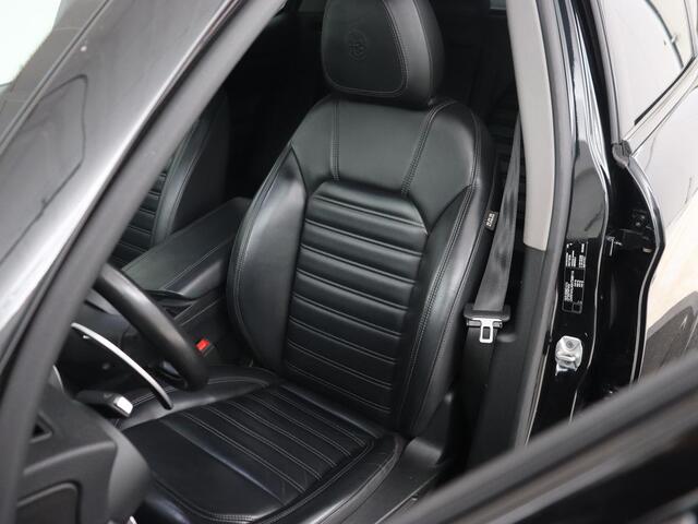 Alfa Romeo Stelvio 2.0 T AWD Super | Leder | Stoel & stuurverwarming | Camera | Xenon | Navigatie | Memory | DAB | Cruise control