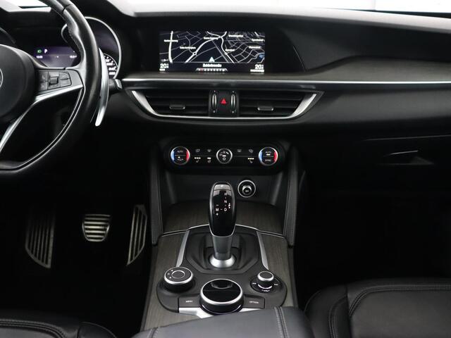 Alfa Romeo Stelvio 2.0 T AWD Super | Leder | Stoel & stuurverwarming | Camera | Xenon | Navigatie | Memory | DAB | Cruise control