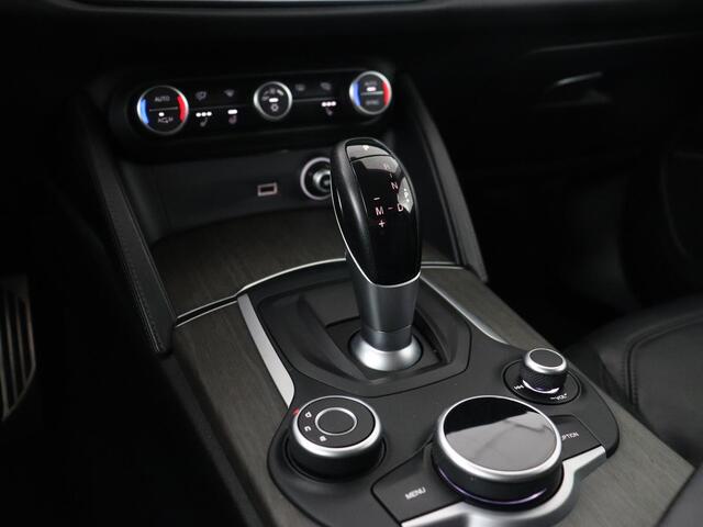 Alfa Romeo Stelvio 2.0 T AWD Super | Leder | Stoel & stuurverwarming | Camera | Xenon | Navigatie | Memory | DAB | Cruise control