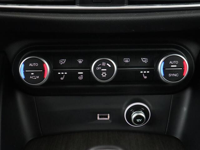 Alfa Romeo Stelvio 2.0 T AWD Super | Leder | Stoel & stuurverwarming | Camera | Xenon | Navigatie | Memory | DAB | Cruise control