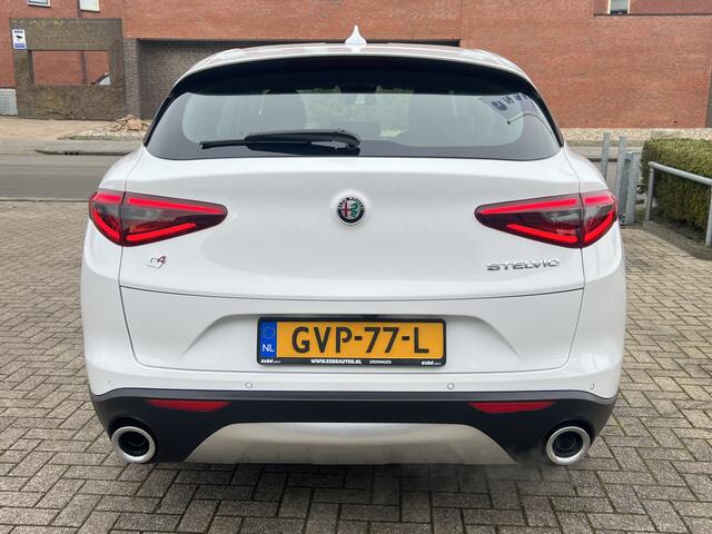 Alfa Romeo Stelvio 2.0 T 280 Pk AWD First Edition Xenon Navigatie Camera Elek Stoelen Leder Stoel + Stuurverwarming 19 inch Velgen DAB