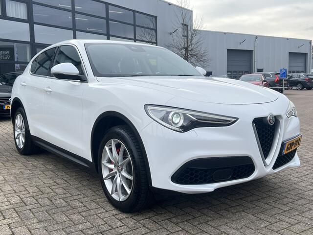 Alfa Romeo Stelvio 2.0 T 280 Pk AWD First Edition Xenon Navigatie Camera Elek Stoelen Leder Stoel + Stuurverwarming 19 inch Velgen DAB