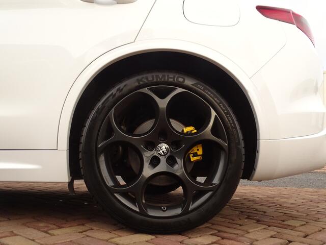 Alfa Romeo Stelvio 2.0 T AWD Veloce|BTW-auto |Trekhk|21"|Ad.Suspention| Giallo|All BLACK|Ti-dif.