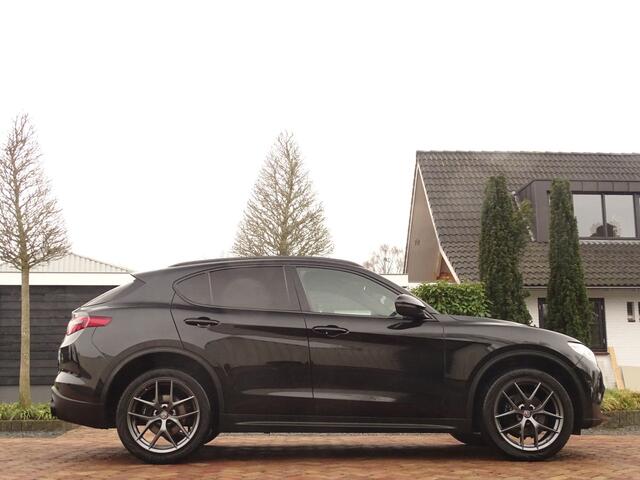 Alfa Romeo Stelvio 2.0 T AWD | Tr.hk | Savali | Dash-Cam | 310PK | Carplay | Camera | Flippers