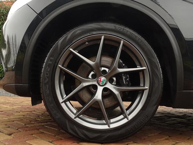 Alfa Romeo Stelvio 2.0 T AWD | Tr.hk | Savali | Dash-Cam | 310PK | Carplay | Camera | Flippers