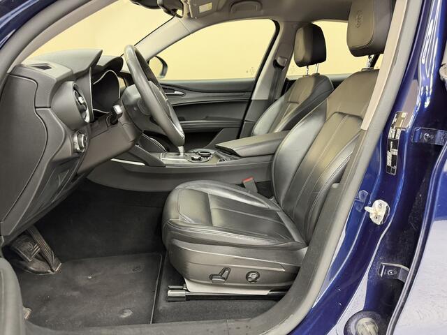 Alfa Romeo Stelvio 2.0 T AWD Super, 200Pk, 2018, 1ste eigenaar, Dealer onderhouden, Volledig leder, Trekhaak, Climate control, Stoelverwarming, Cruise control, Parkeersensoren,