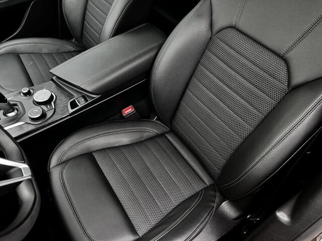 Alfa Romeo Stelvio 2.2d Customized by Klompcars | Carplay | 20 inch | Leer | ETC.