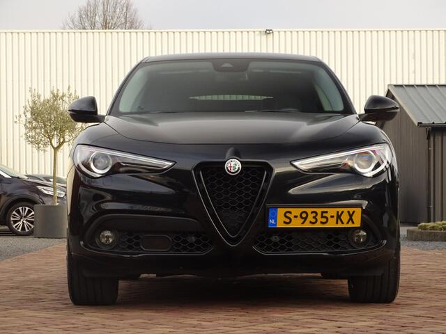 Alfa Romeo Stelvio 2.0 T AWD 280PK | Raggazzon | Zeer Netjes! | Leer | All-Black | Ti-Difusser.