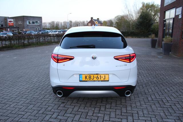 Alfa Romeo Stelvio 2.0 T AWD Super Leder-Navi-Memory-Carplay-Afn. Trekhaak. 16.000 KM !!