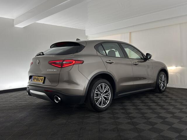 Alfa Romeo Stelvio 2.2d Super Aut. *LEATHER-FABRIC | BI-XENON | DAB+ | NAVI-FULLMAP | COMFORT-SEATS | ECC | CRUISE | PDC | 18"ALU*