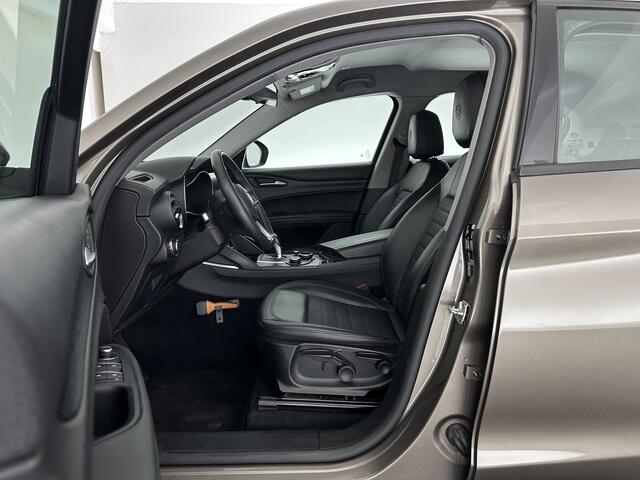 Alfa Romeo Stelvio 2.2d Super Aut. *LEATHER-FABRIC | BI-XENON | DAB+ | NAVI-FULLMAP | COMFORT-SEATS | ECC | CRUISE | PDC | 18"ALU*