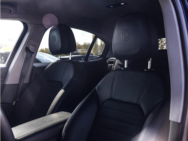 Alfa Romeo Stelvio 2.0 T AWD B-Tech | Navigatie |