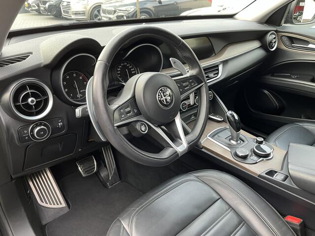 Alfa Romeo Stelvio 2.0 T AWD 280PK | Raggazzon | Zeer Netjes! | Leer | All-Black | Ti-Difusser.