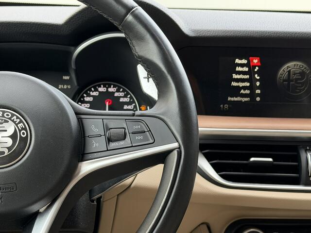 Alfa Romeo Stelvio 2.0 T AWD First Edition | Meer foto's volgen