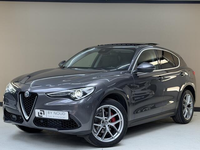 Alfa Romeo Stelvio 2.0 T AWD Super, 280Pk, 2017, 2de eigenaar, Panoramadak, Volledig leder, 20" velgen, Camera, Stoelverwarming, Cruise control, Xenon koplampen, Schakelflippers,