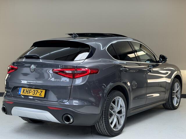 Alfa Romeo Stelvio 2.0 T AWD Super, 280Pk, 2017, 2de eigenaar, Panoramadak, Volledig leder, 20" velgen, Camera, Stoelverwarming, Cruise control, Xenon koplampen, Schakelflippers,