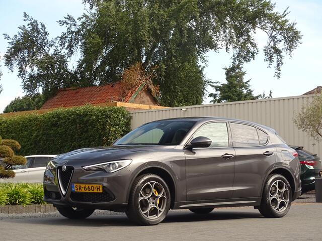 Alfa Romeo Stelvio 2.0 T AWD Velocest. | Carplay!! | Flippers | Uniek-netjes! | Donkere hemelbekl.