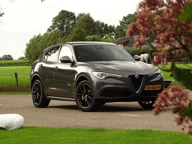 Alfa Romeo Stelvio 2.0 T AWD Velocest. | Carplay!! | Flippers | Uniek-netjes! | Donkere hemelbekl.