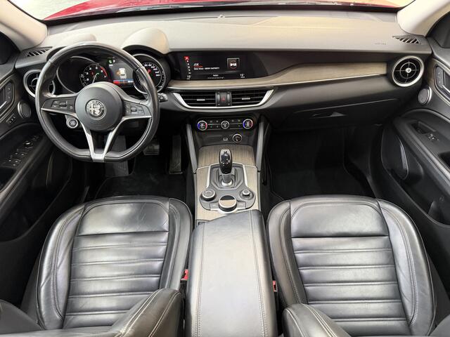 Alfa Romeo Stelvio 2.0 T AWD Super, 280Pk, 2017, 2de eigenaar, Harman Karton, Volledig leder, Stoel + stuurverwarming, Parkeersensoren, 20" velgen, Climate control,